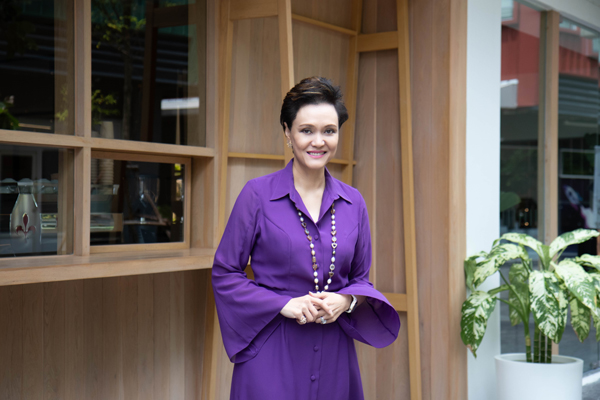 นางศุภจี สุธรรมพันธุ์ ประธานเจ้าหน้าที่บริหารกลุ่ม บริษัท ดุสิตธานี จำกัด (มหาชน)