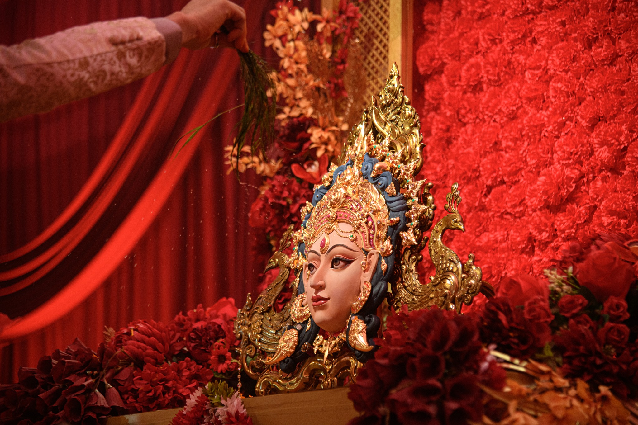 หน้ากากพระแม่ทุรคา ของ เอ จักรพรรดิ ช่างหล่อยืนยันราคาไม่ถึง 10 ล้าน-4