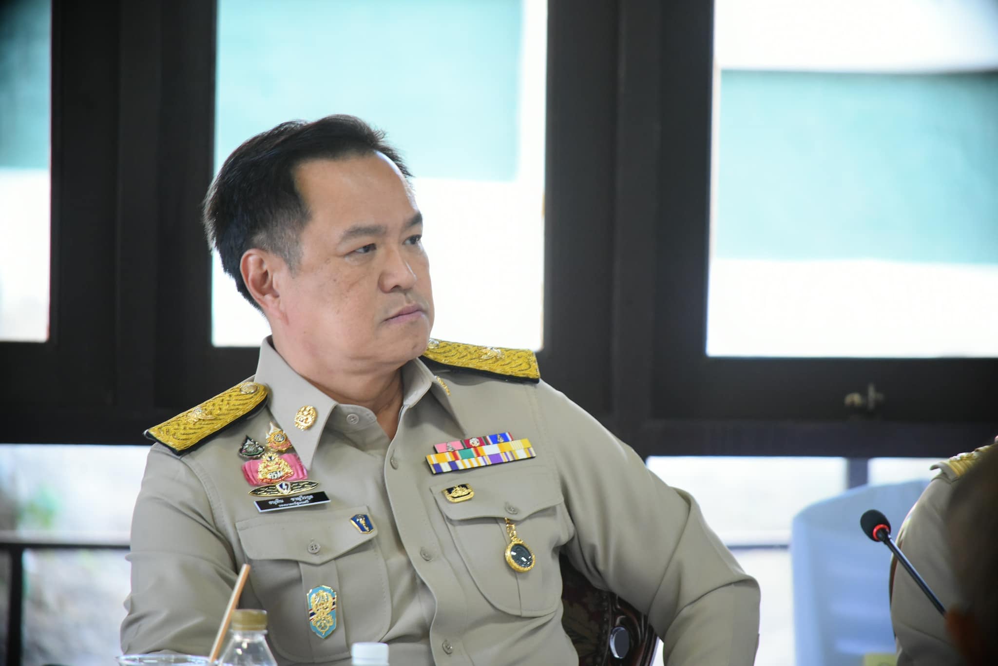 อนุทิน ชาญวีรกูล