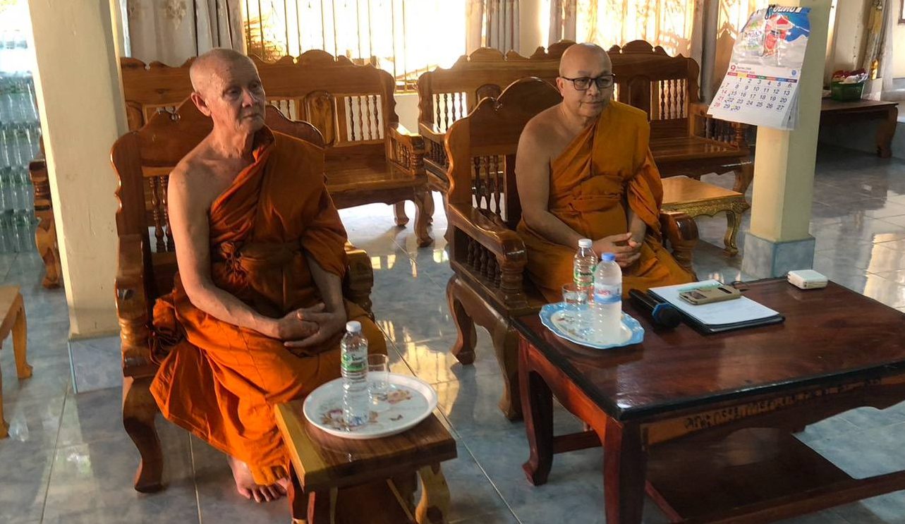 พระครูปัญญา มัชฌิมานุกูล รักษาการเจ้าคณะอำเภอเมืองกาฬสินธุ์ ขณะเข้าตรวจสอบข้อเท็จจริง