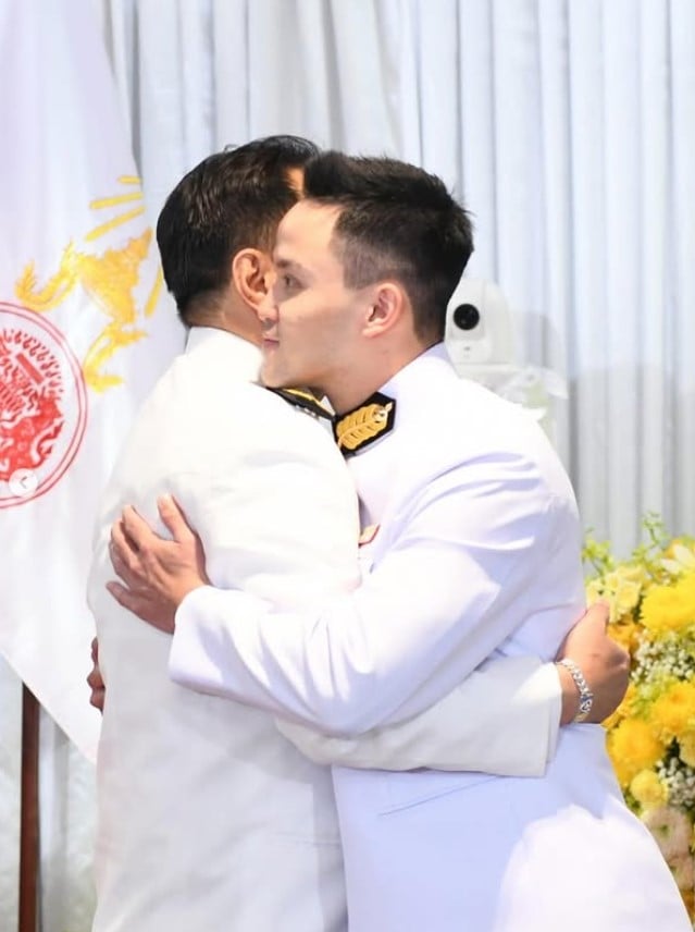 เป๊ก เศรณี ลูกชายนายกอนุทิน กอด