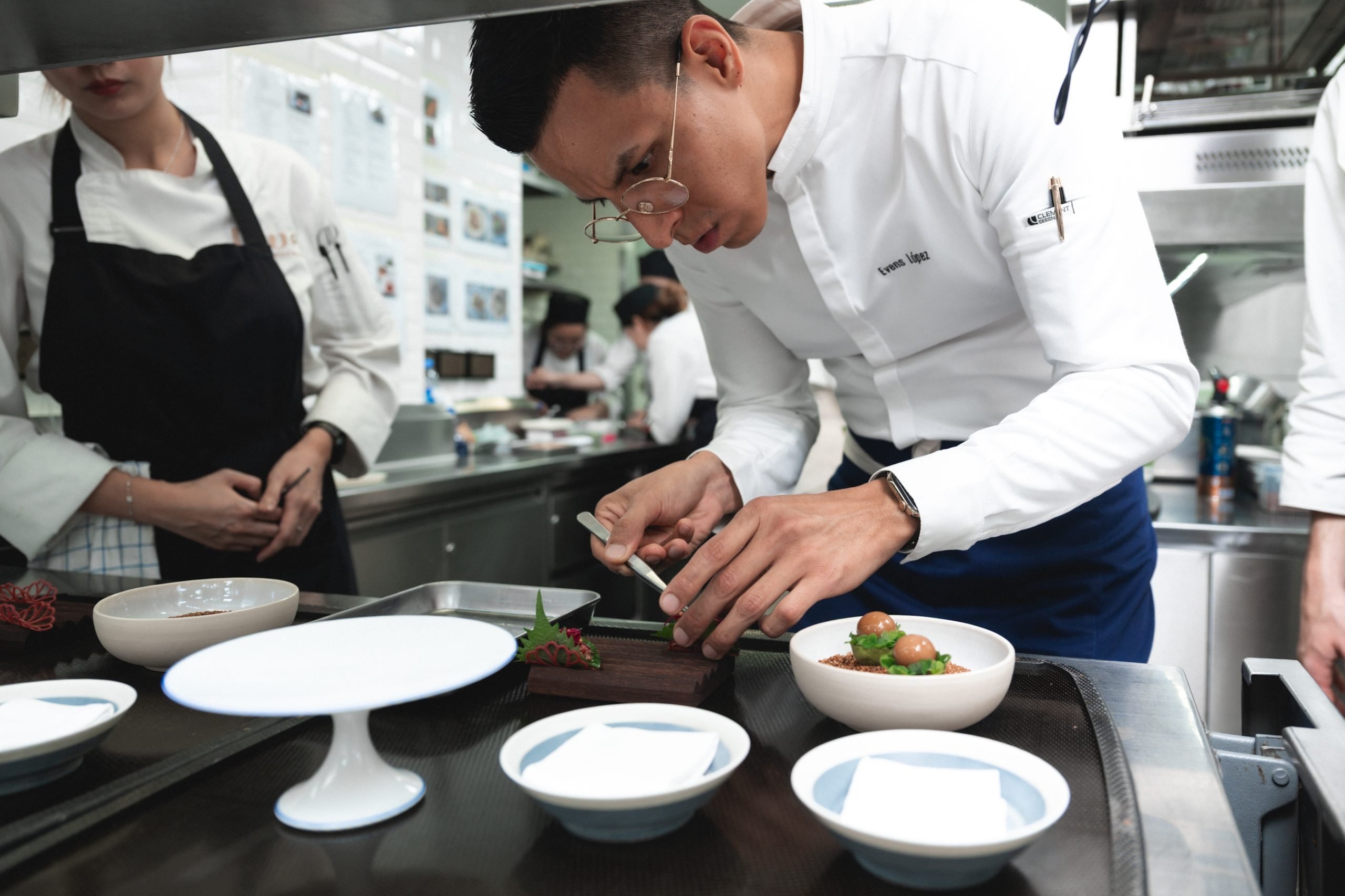เชฟอีเวนส์ โลเปซ: Executive Chef แห่ง Blue by Alain Ducasse