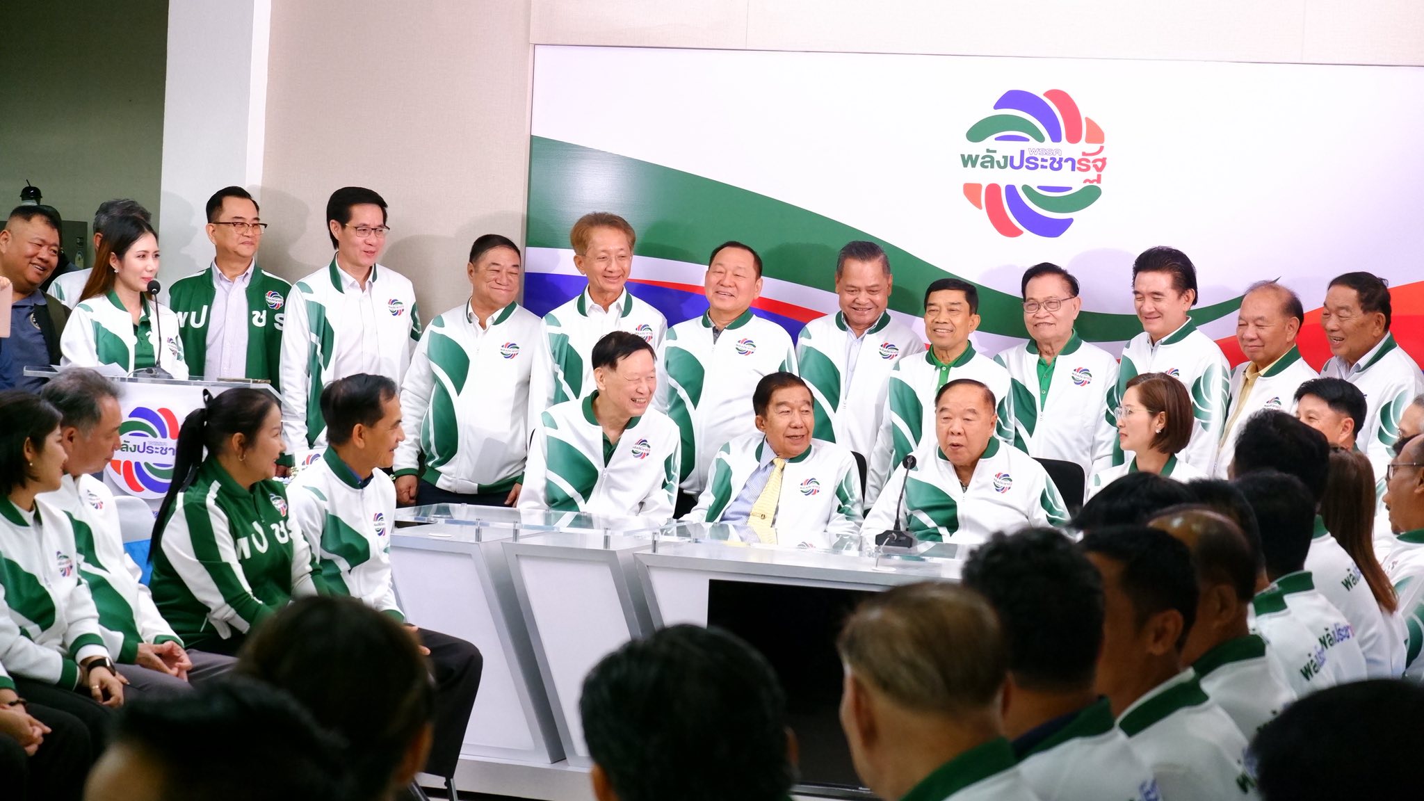 ใครเป็นหัวหน้าพรรคพลังประชารัฐ