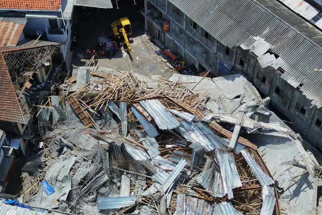 โรงเรียนอิสลามอินโดฯ ถล่มทับนักเรียนยอดผู้เสียชีวิต 26 ราย