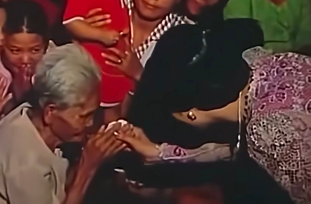 ศูนย์ศิลปาชีพบางไทร สมเด็จพระพันปีหลวง