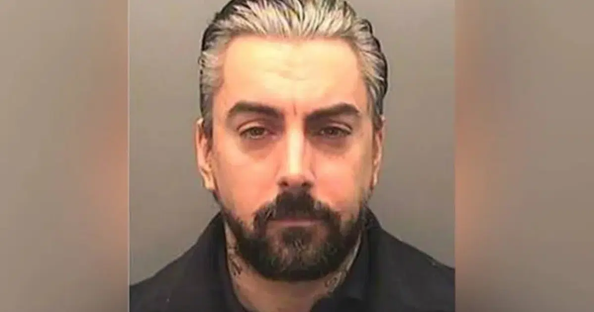 เอียน วัตกินส์ Ian Watkins เสียชีวิต ถูกนักโทษด้วยกันทำร้าย