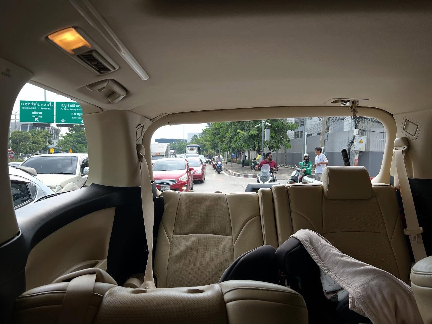 ช็อก นาเดีย เล่านาที รถสิบล้ออัดท้ายรถตู้ โชคดีลูกสาวลุกจากคาร์ซีท รอดหวุดหวิด-3