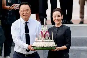 อนุทิน ชาญวีรกูล และ จ๋า ธนนนท์-2