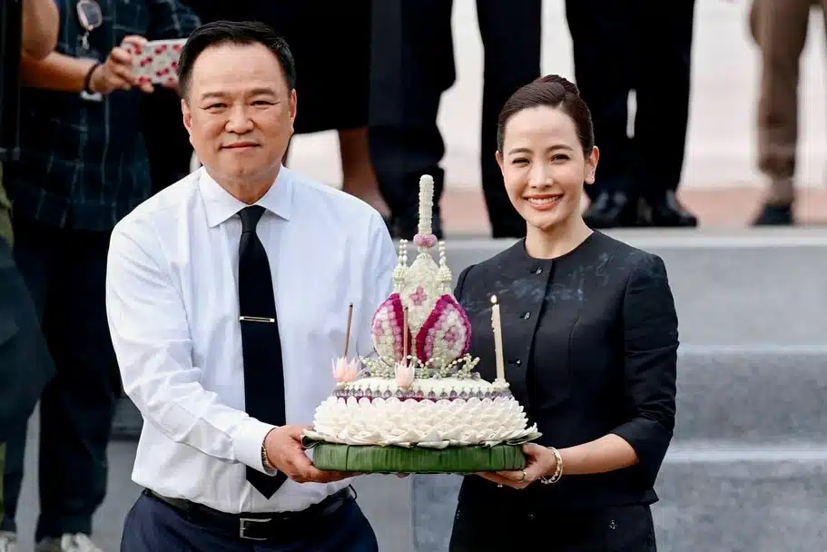 อนุทิน ชาญวีรกูล และ จ๋า ธนนนท์-2