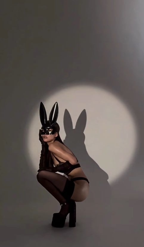 เจนี่ เทียนโพธิ์สุวรรณ เสิร์ฟลุคฮาโลวีน