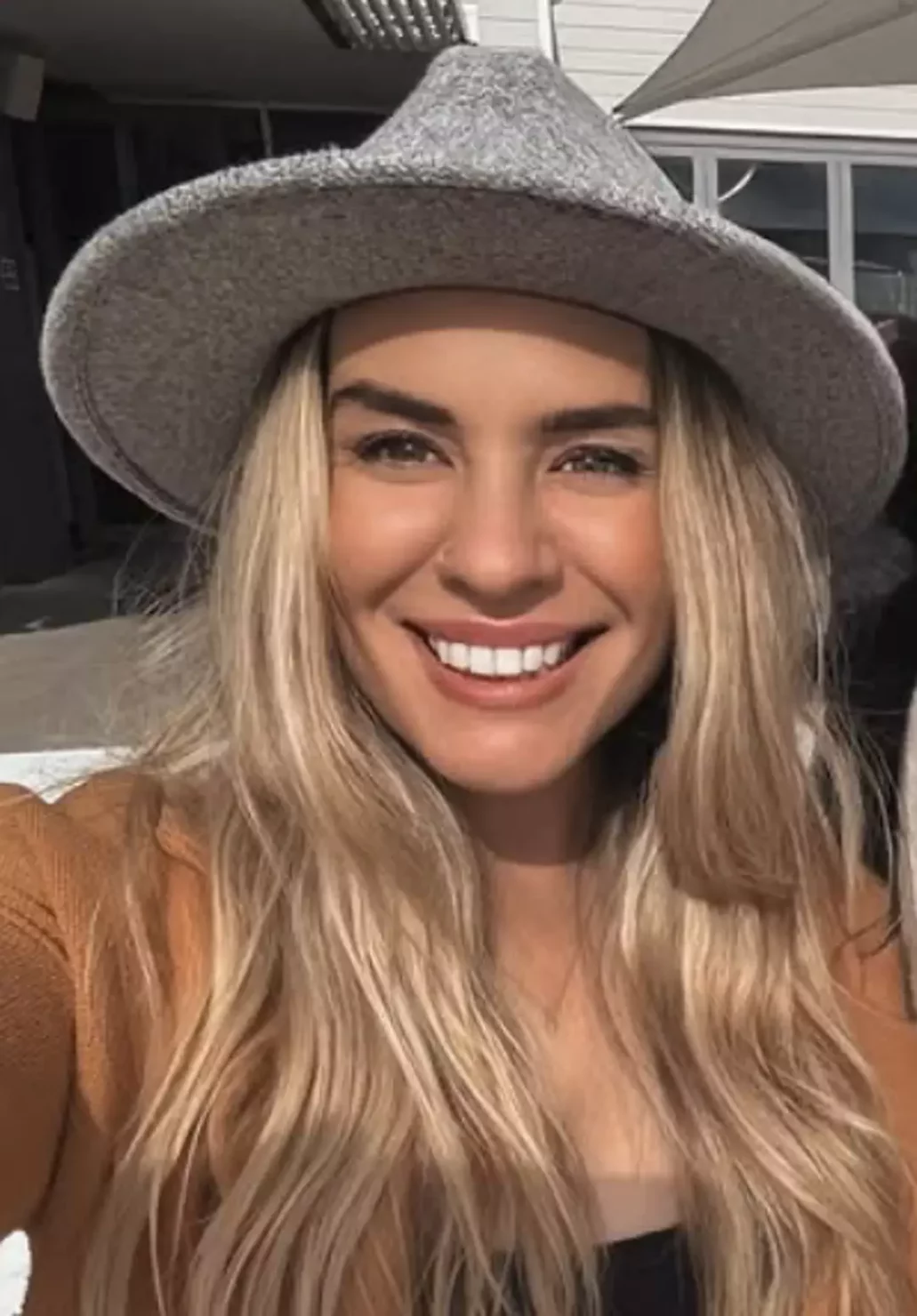 ลูซี แบงส์ อดีตพนักงานธนาคาร ผันตัวทำคอนเทนต์ผู้ใหญ่ Onlyfans สร้างรายได้กว่า 55 ล้านบาท เผยความเจ็บปวดที่ถูกคนใกล้ตัวคุกคาม กล่าวหาว่าเป็นแม่ที่ไม่ดี