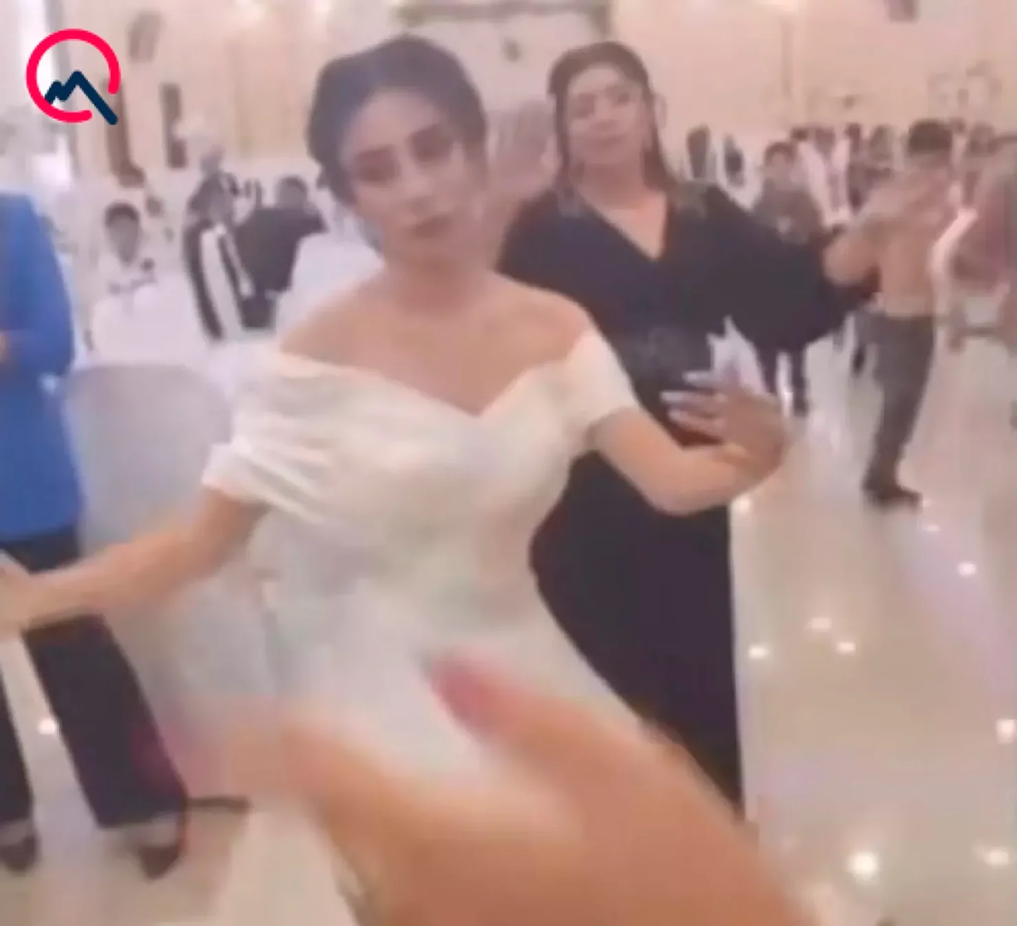 ใจสลาย เจ้าสาว 19 แขวนคอตาย หลังครอบครัวผัวรุมด่า ชุดแต่งงานเปิดไหล่ "โป๊-น่าอาย"