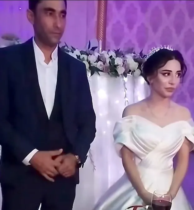 ใจสลาย เจ้าสาว 19 แขวนคอตาย หลังครอบครัวผัวรุมด่า ชุดแต่งงานเปิดไหล่ "โป๊-น่าอาย"