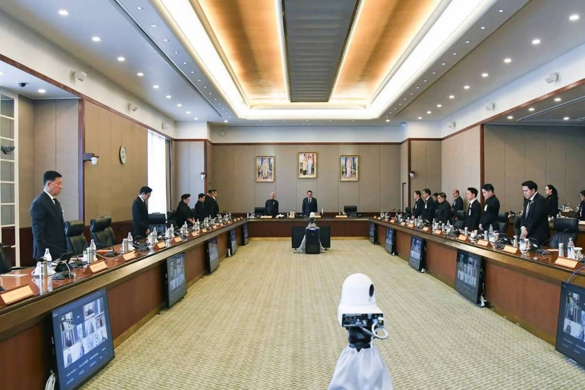 ครมถวายความอาลัยพระพันปี (1)