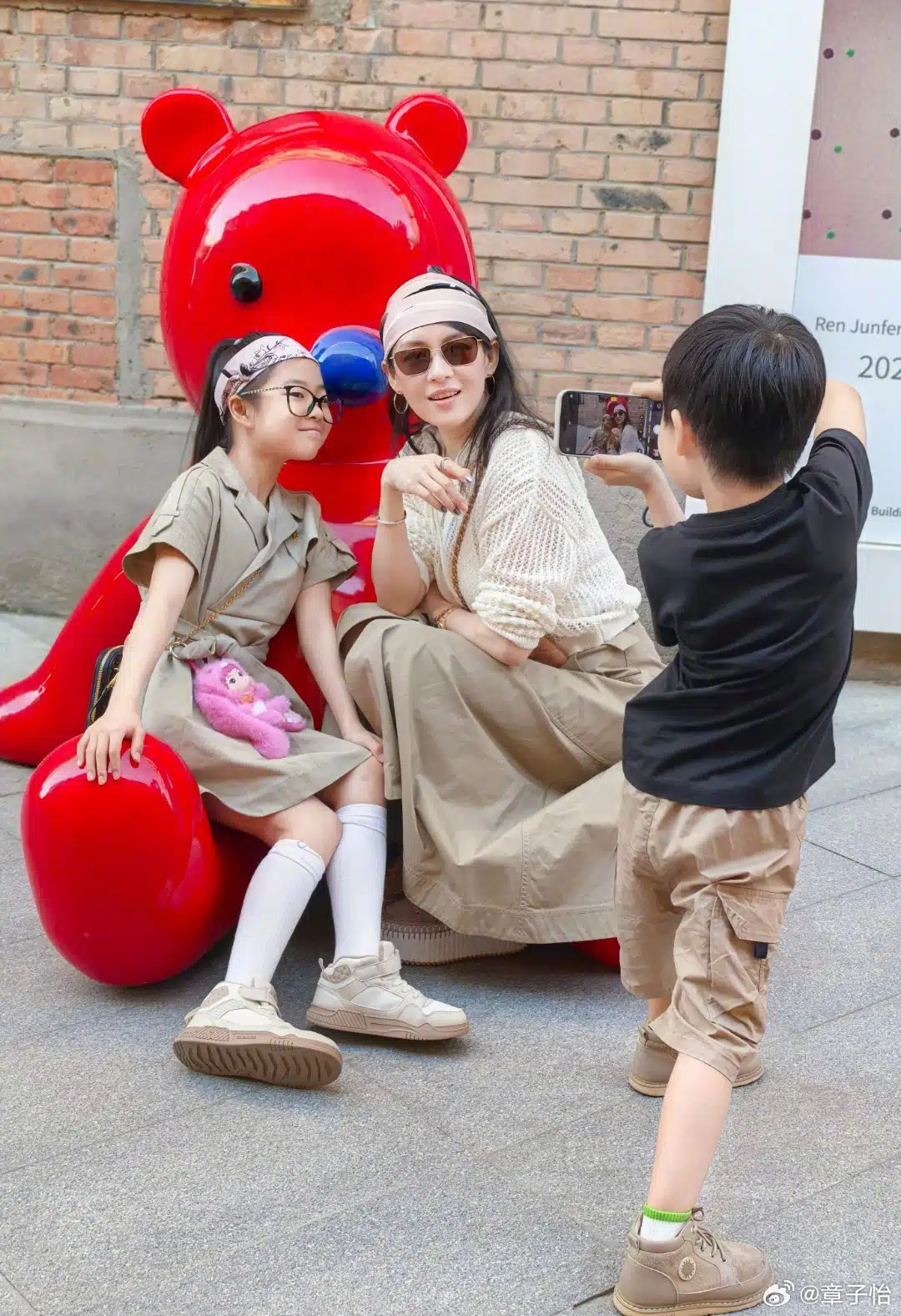 จางจื่ออี๋ และ ลูก ๆ