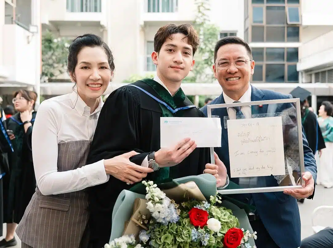 นุสบา ปลื้มใจลูกชาย น้องปุณณ์ เรียกจบหมอแล้ว เผย 6 ปีที่ผ่านมาเหมือนลูกหายไป-10