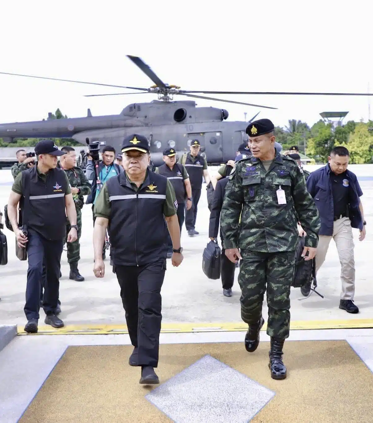 พลเอก ณัฐพล นาคพาณิชย์ รัฐมนตรีว่าการกระทรวงกลาโหม
