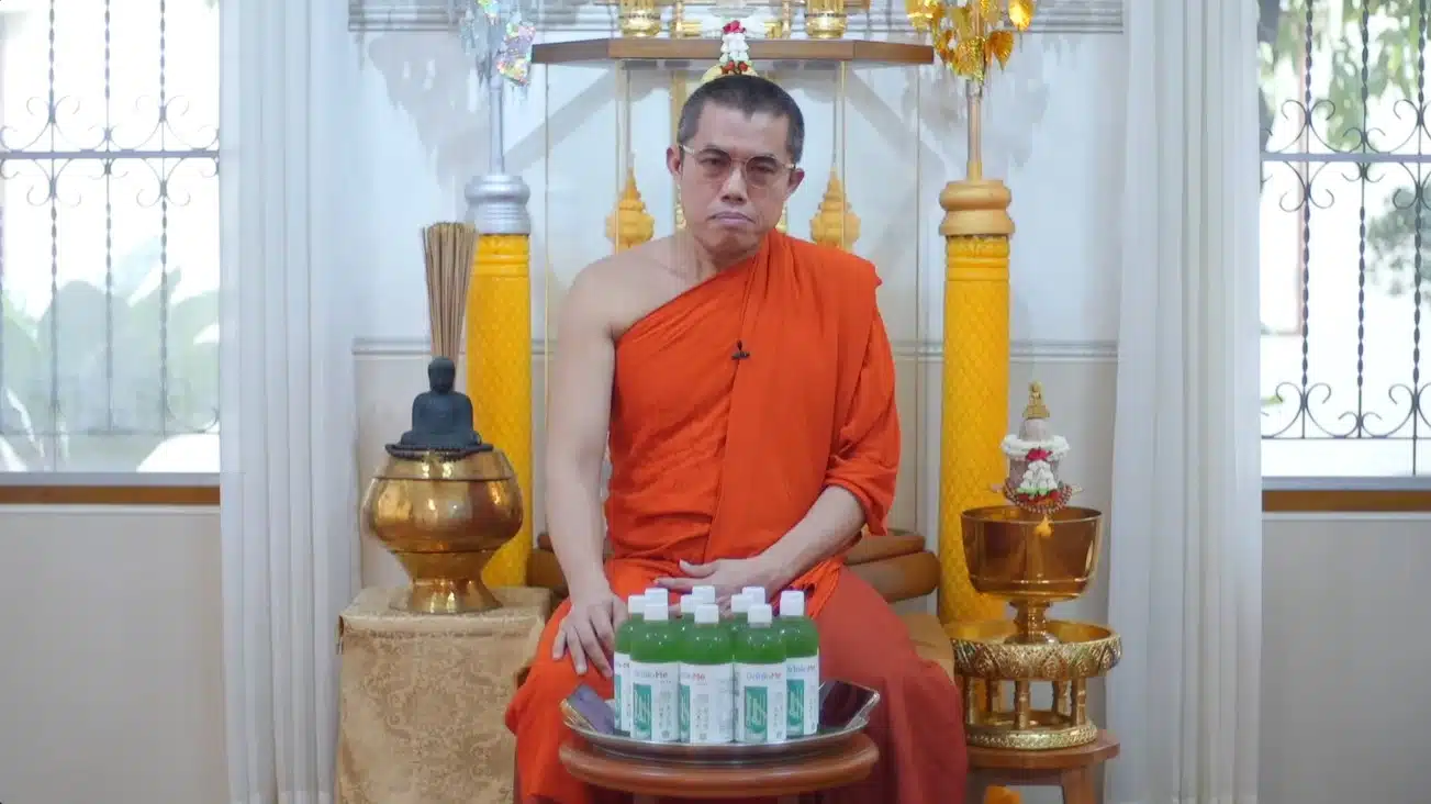 พระมหาอุเทน ปัญญาปริทัตต์ ขณะกำลังแสดงธรรมเทศนา