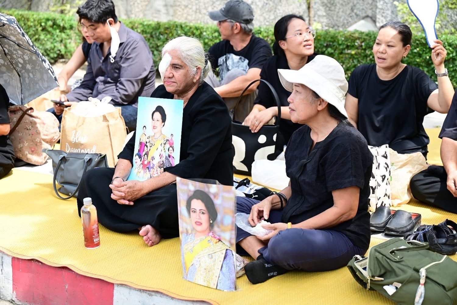 พสกนิกร พระพันปีหลวง