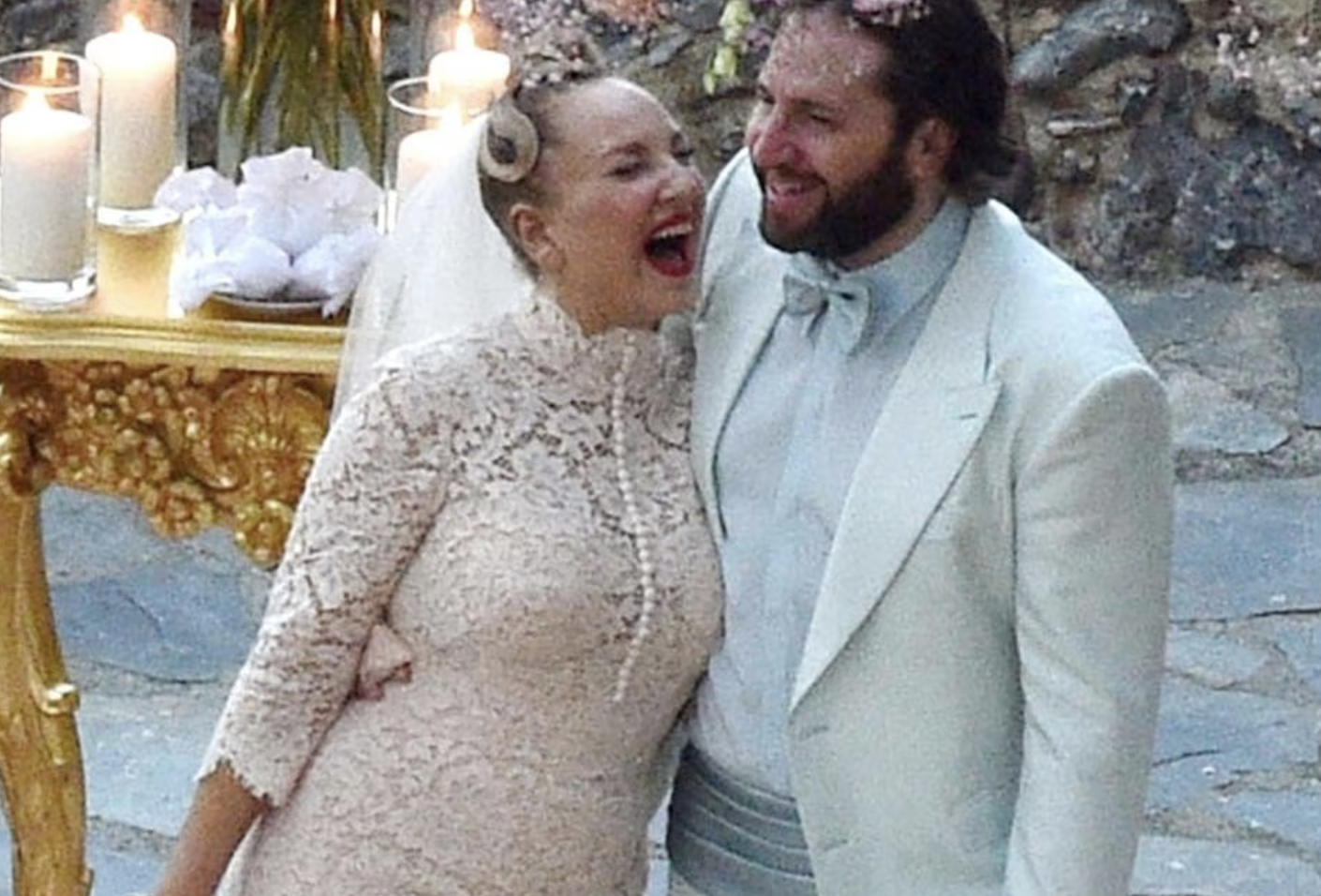 เซีย กับ แดน เบอร์นาร์ด ถูกพบเห็นด้วยกันครั้งแรกในงานเปิดตัวภาพยนตร์ West Side Story เมื่อเดือนธันวาคม 2021