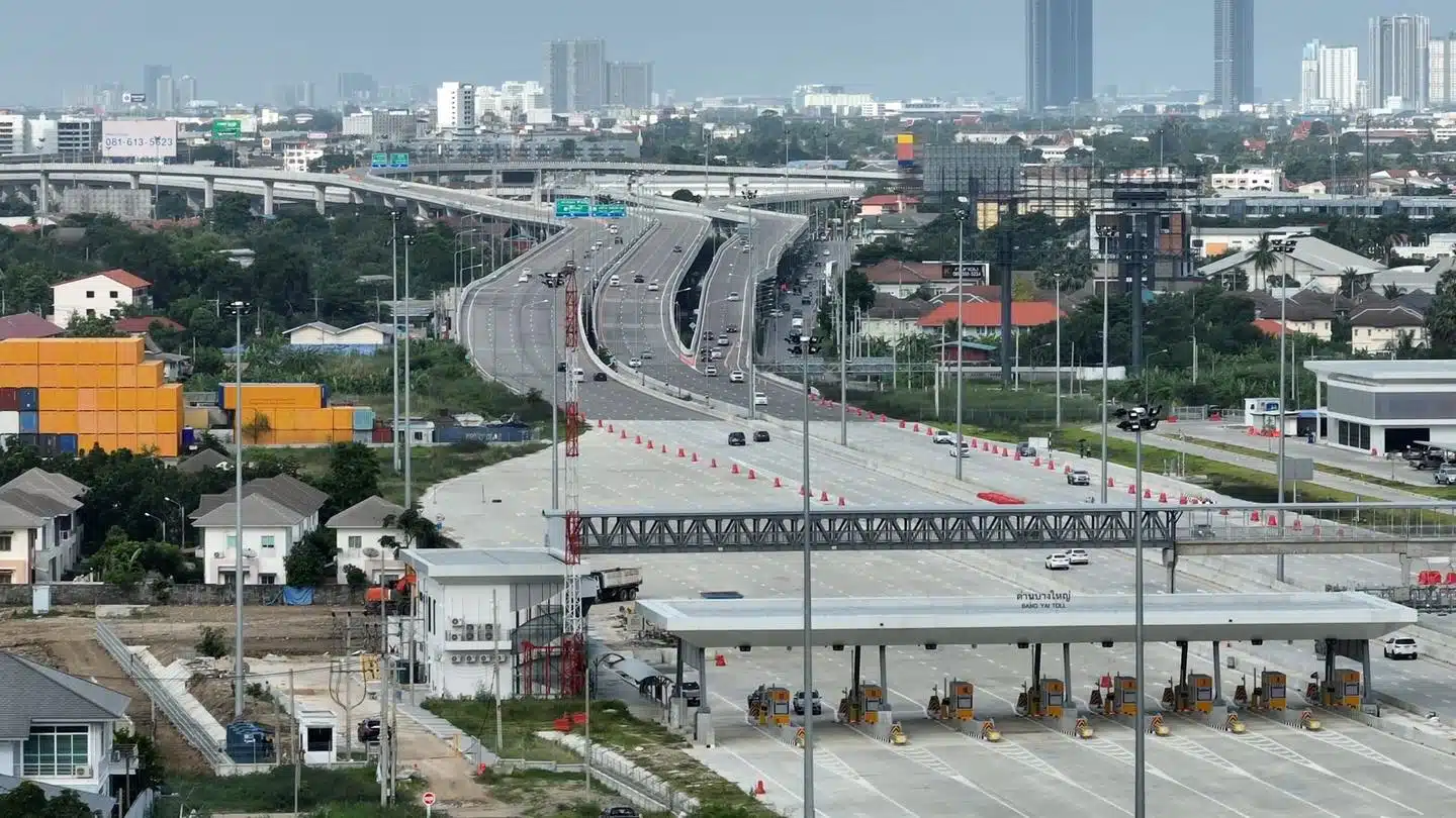 ด่านเก็บค่าผ่านทางนครชัยศรีบนมอเตอร์เวย์ M81