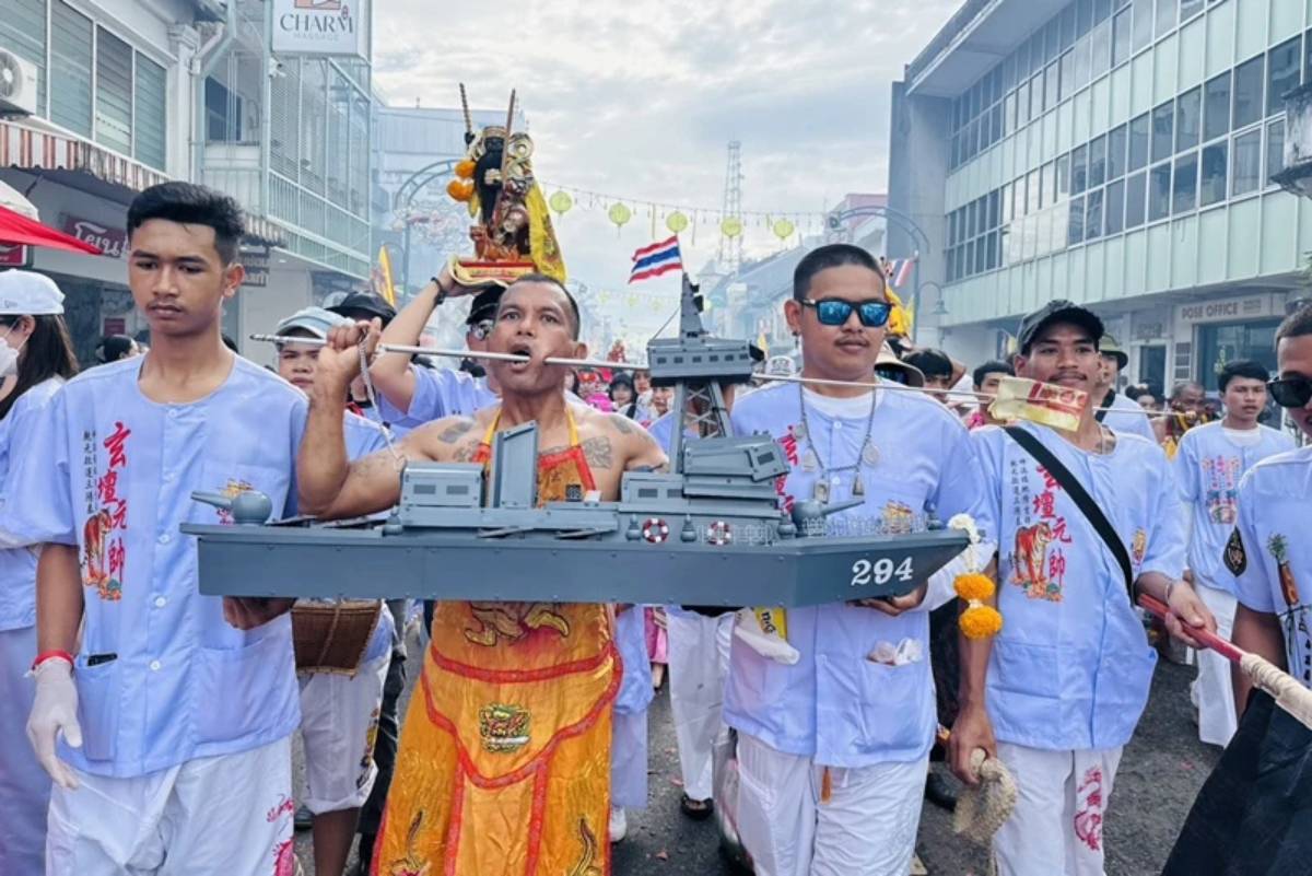 เจี๊ยะฉ่าย 食菜 เป็นภาษาจีนสำเนียงฮกเกี้ยน แปลว่า "กินผั