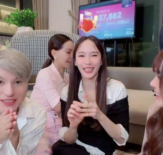 ยอดวิว อั้ม ทะลุล้านในไลฟ์เจนนี่