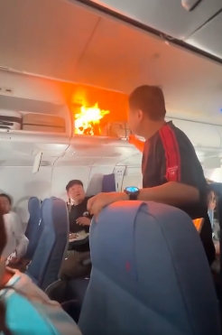 ระทึกทั้งลำ! พาวเวอร์แบงก์ ระเบิด-ไฟลุกท่วมช่องเก็บของ แอร์ไชน่าลงจอดฉุกเฉิน-2