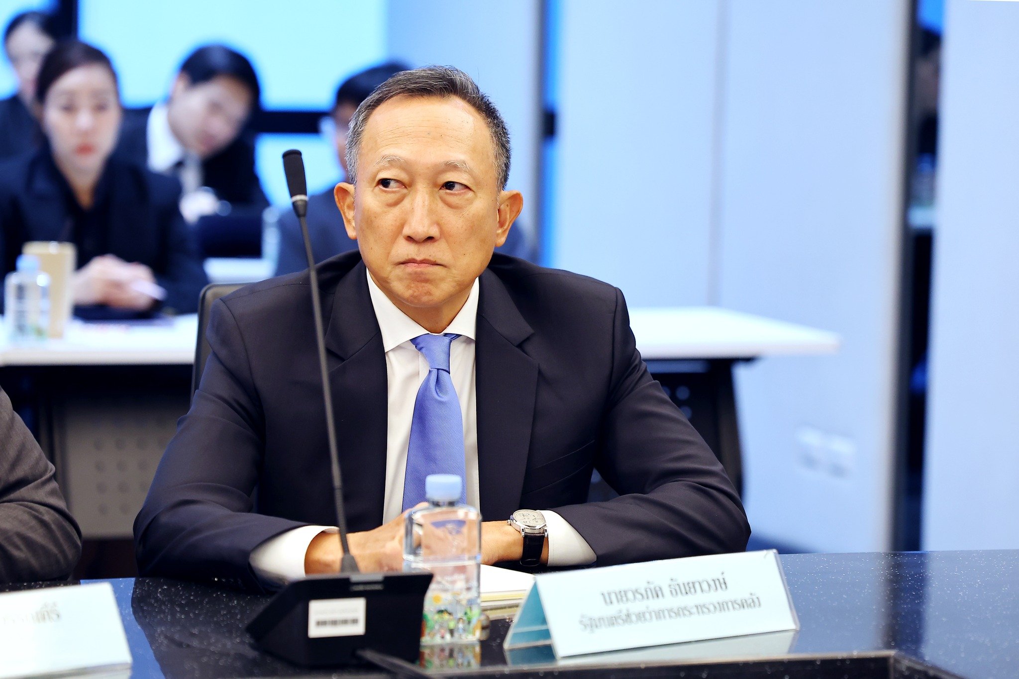 การประชุมมอบนโยบาย ผู้บริหารระดับสูงกระทรวงการคลัง โดยมีนายวรภัค ธันยาวงษ์ รัฐมนตรีช่วยว่าการกระทรวงการคลัง และนายลวรณ แสงสนิท ปลัดกระทรวงการคลัง เข้าร่วมประชุม