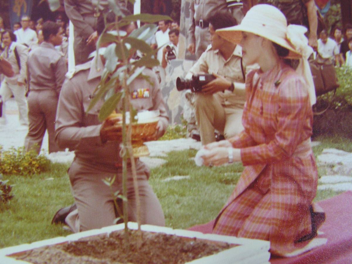 สมเด็จพระราชินีสิริกิติ์29 กรกฎาคม พ.ศ. 2526 (1)