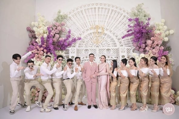 ส่องภาพ อดีตพระกาโตะ เข้าพิธีวิวาห์ชื่นมื่นกับ ลูกสาวเจ้าของโรงไม้เมืองคอน-4