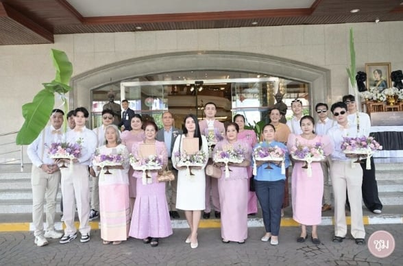 ส่องภาพ อดีตพระกาโตะ เข้าพิธีวิวาห์ชื่นมื่นกับ ลูกสาวเจ้าของโรงไม้เมืองคอน-5