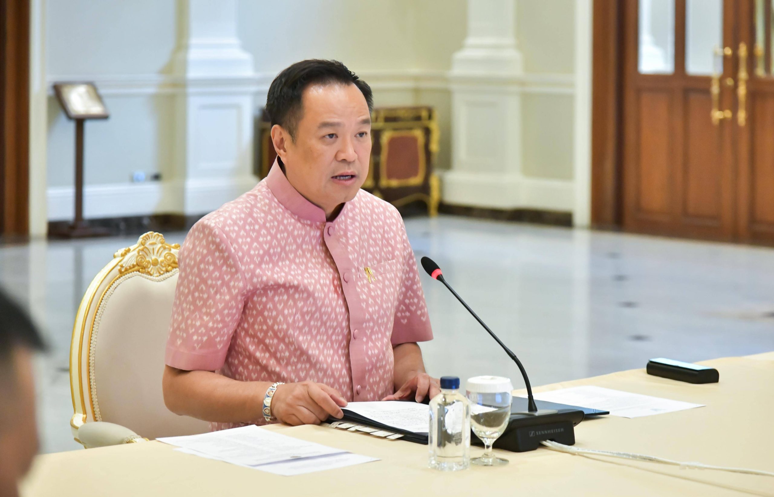 นายอนุทิน ชาญวีรกูล นายกรัฐมนตรี