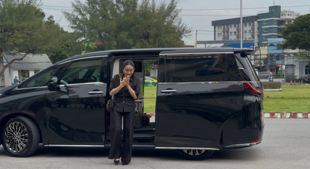 อุ๊งอิ๊งเยี่ยมทักษิณ