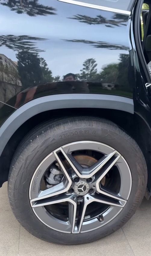 เนย โชติกา ประกาศขายรถหรู-3