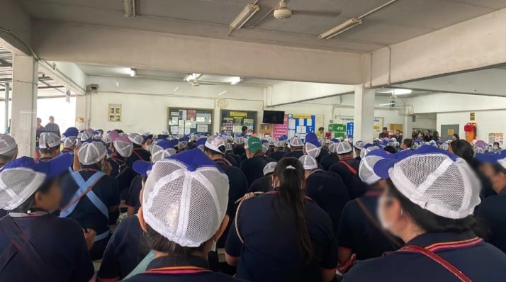 เลิกจ้างฟ้าผ่า! โรงงานเย็บผ้าในจ.นครปฐม ปิดตัว พนักงานกว่า 600 ชีวิตตกงานไม่รู้ตัว-2