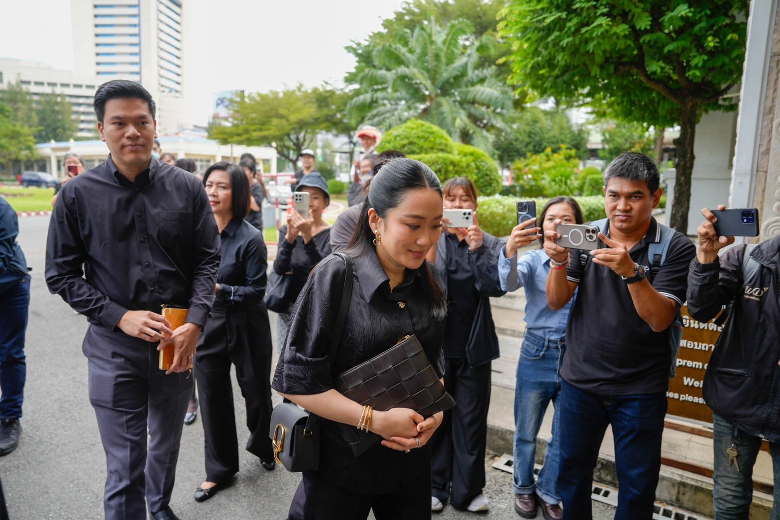 นางสาวแพทองธาร ชินวัตร และนายปิฎก สุขสวัสดิ์ สามี ที่เรือนจำกลางคลองเปรม