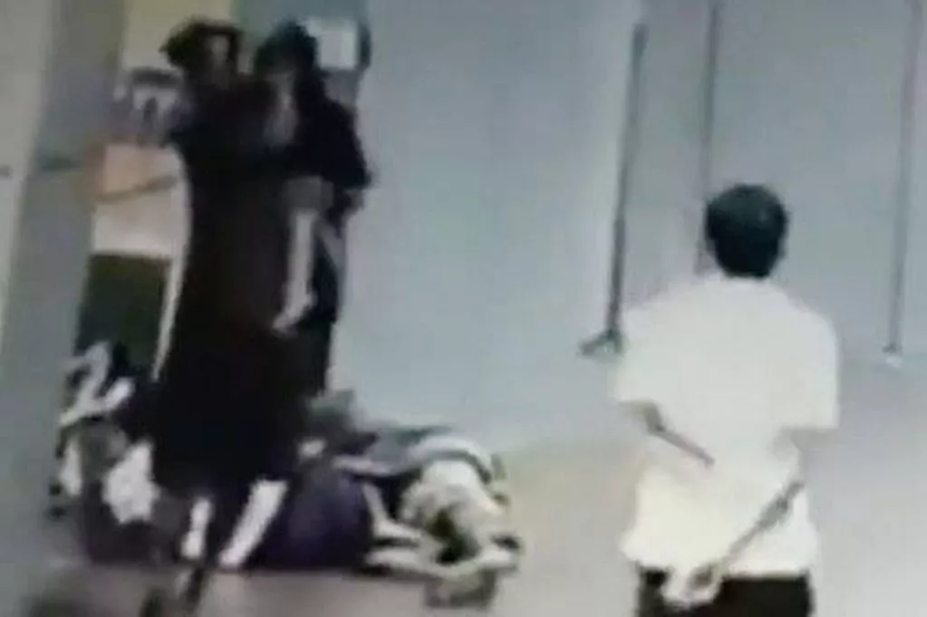 อินเดียโฉด 3 ชาย รุมข่มขืน-ตัดหัว เด็กหญิง 5 ขวบ หลังแม่เผลอหลับในสถานีรถไฟ