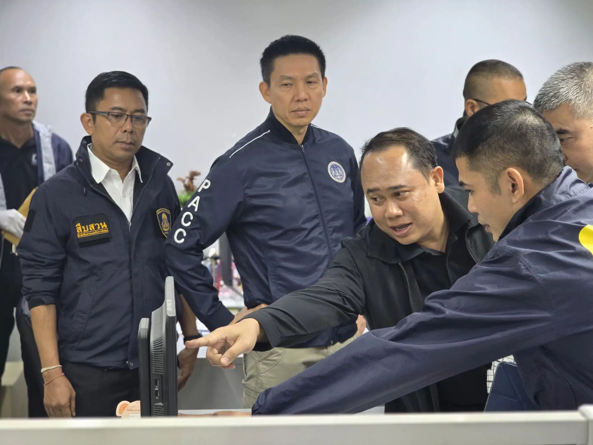 รวบคาสำนักงาน! สรรพากรเรียก 5 หมื่น ลดภาษี 8 ล้าน