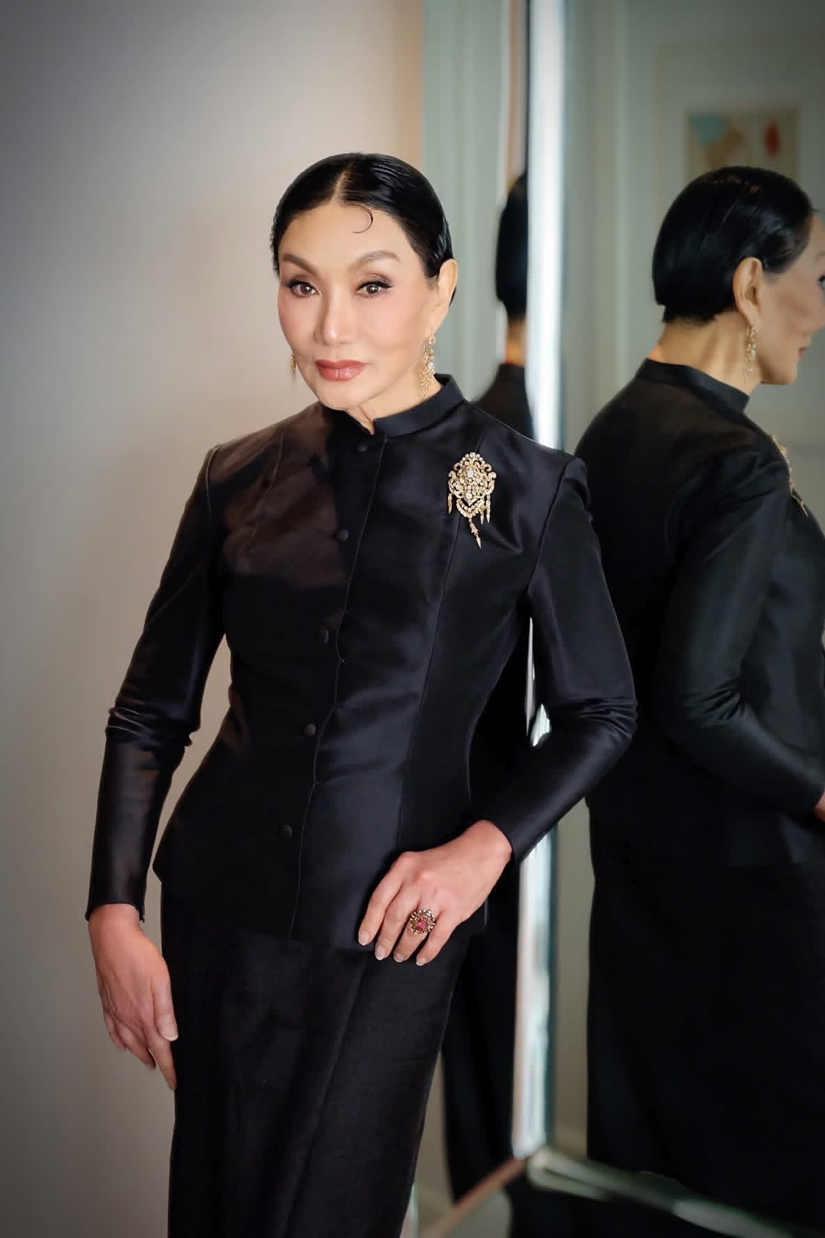 ม้า อรนภา เผยลุคสุดสง่างามในวัย 70 ปี แต่งกายชุดสีดำสุภาพเรียบร้อย เข้าร่วมชมโขนพระราชทาน ตอน "สัตยาพิศาล" ณ ศูนย์วัฒนธรรมแห่งประเทศไทย