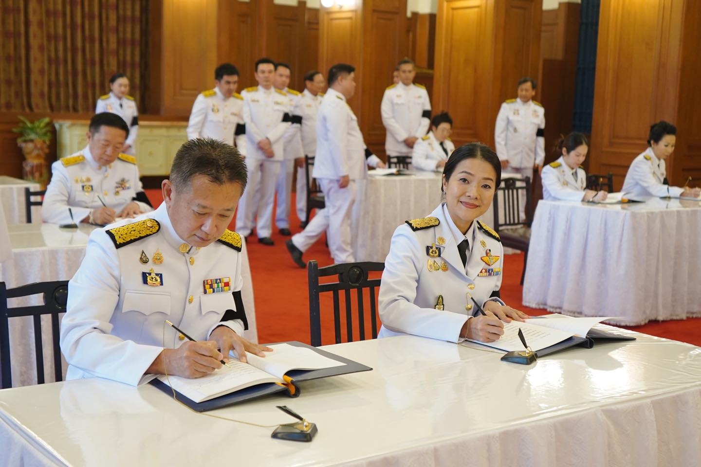 ธีรรัตน์ สำเร็จวาณิชย์ สส.พรรคเพื่อไทย ถวายความอาลัย