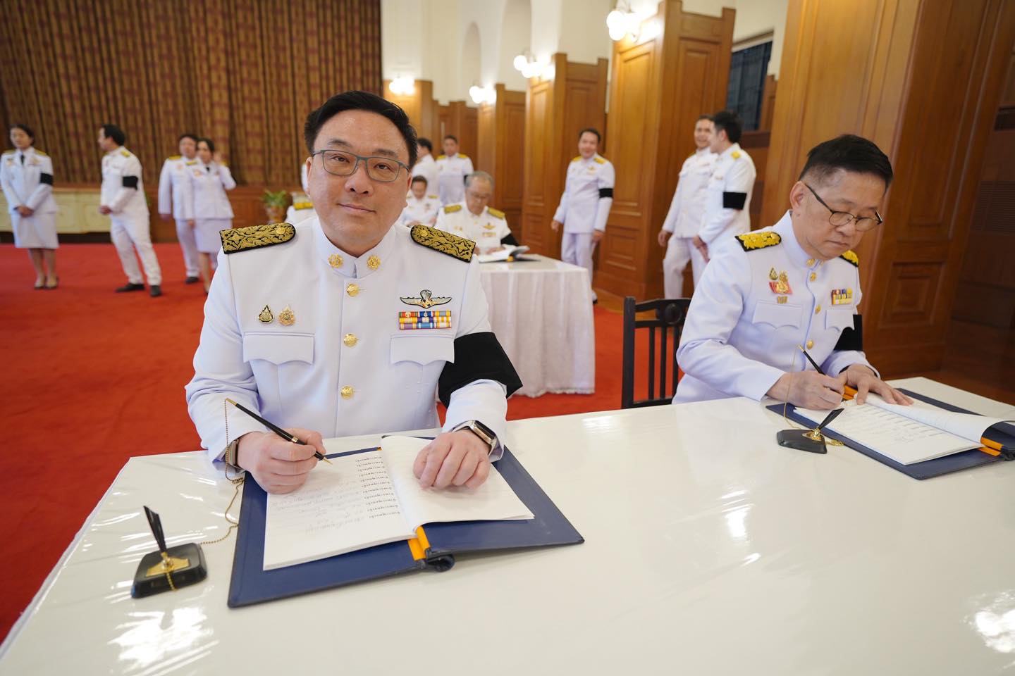 จุลพันธ์ อมรวิวัฒน์ หัวหน้าพรรคเพื่อไทย ลงนามถวายความอาลัย