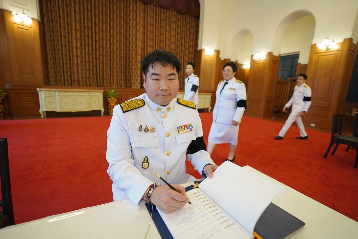 พรรคเพื่อไทย ถวายความอาลัย