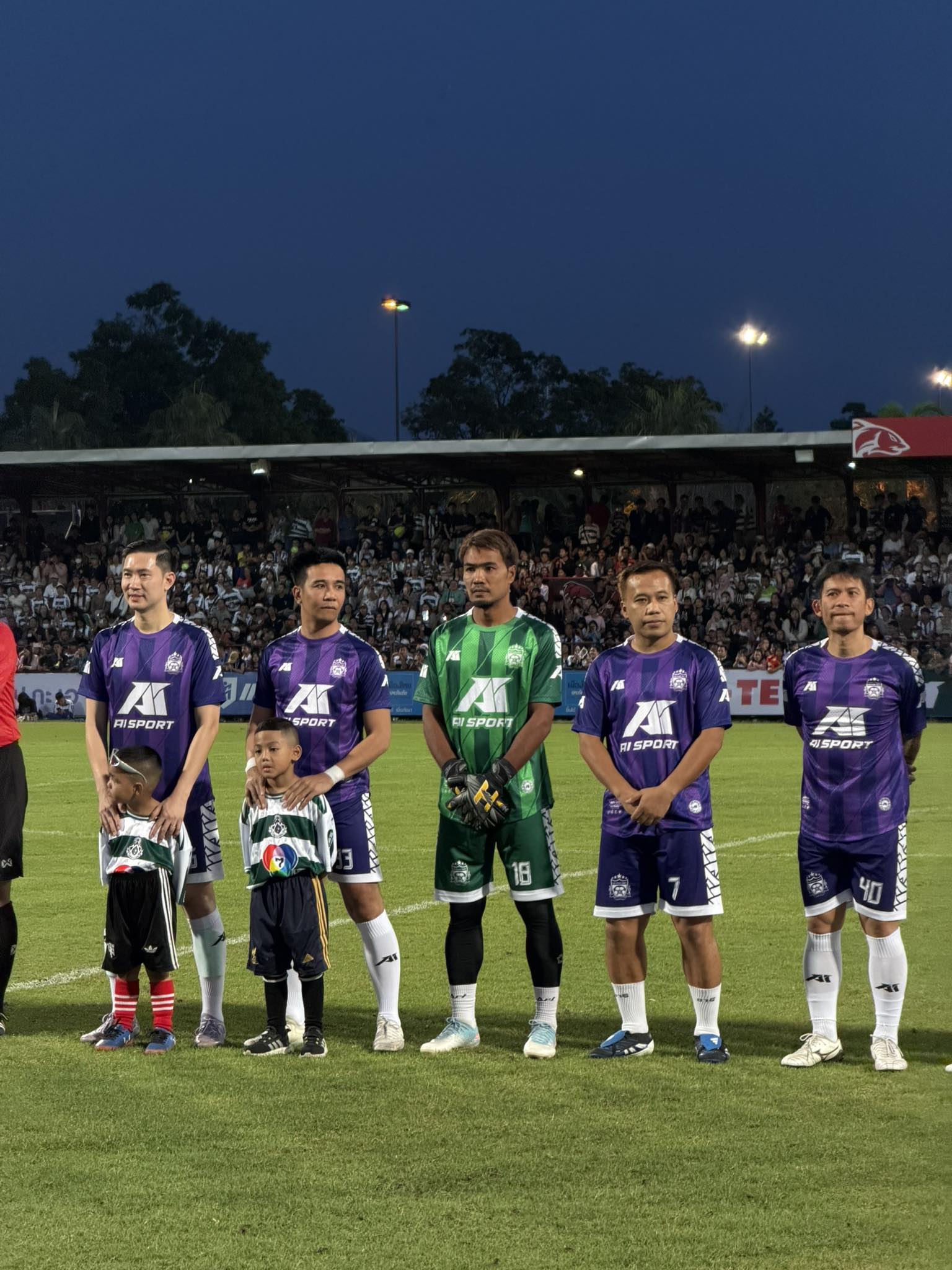 ดัสกร ทองเหลา ทีมบอยท่าพระจันทร์เอฟซี