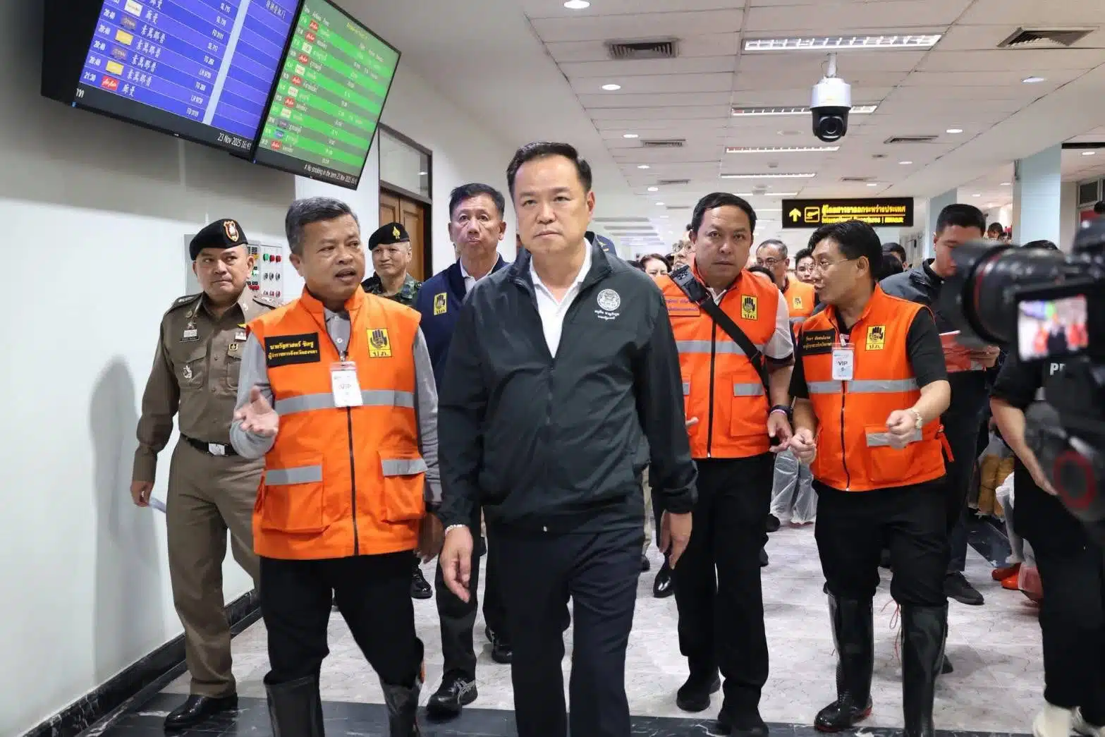 นายกอนุทิน ลงน้ำท่วม หาดใหญ่