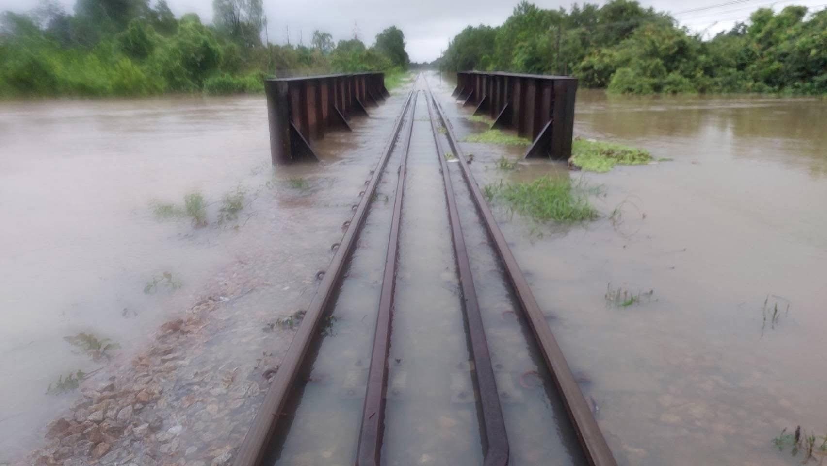 ล่าสุดมีการตัดกระแสไฟฟ้าที่สถานีชุมทางหาดใหญ่ ประกอบกับมีน้ำท่วมเหนือสันรางและปิดทางที่ กม.954/1-5 ระหว่างวัดควนมีด - จะนะ เพื่อความปลอดภัยในการเดินรถเข้าสู่สถานีชุมทางหาดใหญ่ และป้องกันไม่ให้ผู้โดยสารจำนวนมากต้องตกค้างอยู่ที่สถานีชุมทางหาดใหญ่ (ไม่สามารถเดินทางต่อได้) จึงให้ขบวน 171/37/31/169 ทำขบวนกลับ กภ. โดยปรับแผนการเดินรถ