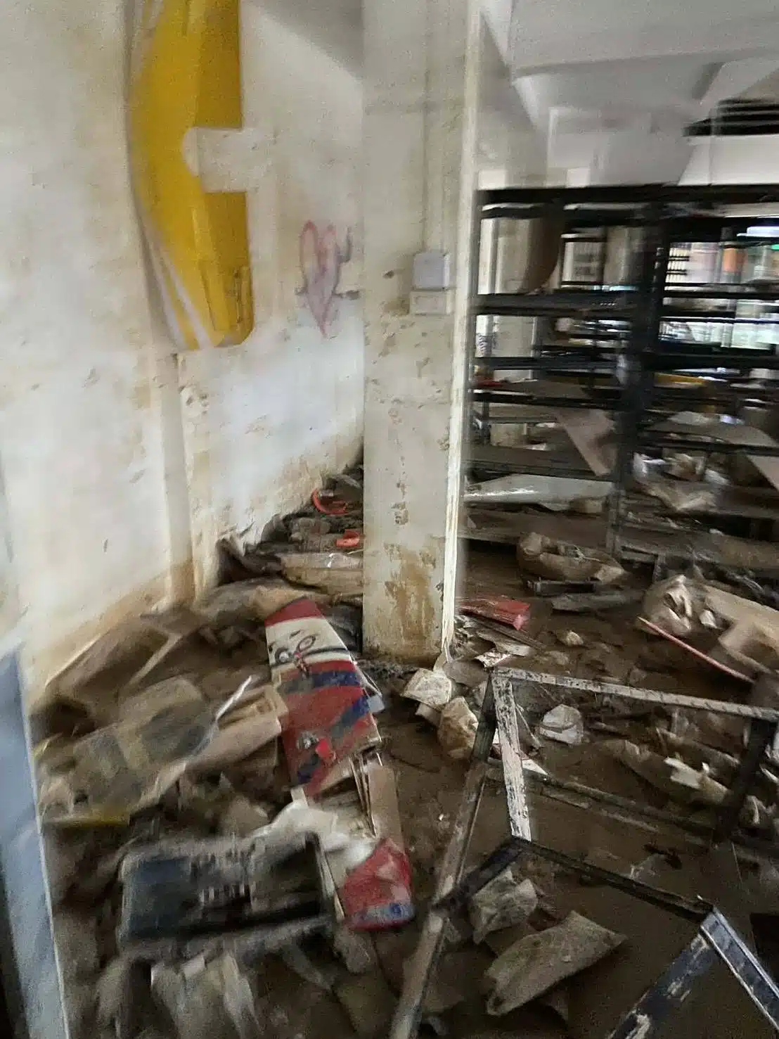 ร้านของเล่นสะสมหาดใหญ่ โดนปล้นทรัพย์สินเกือบ 3 ล้านบาทหลังน้ำท่วม-2