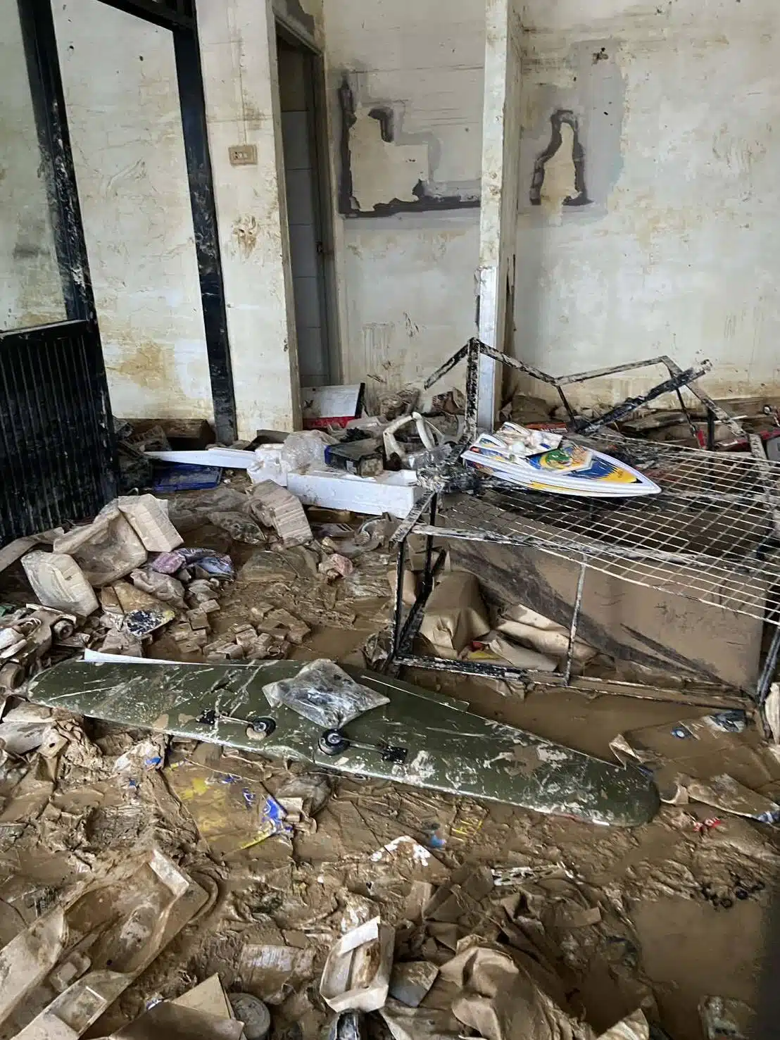 ร้านของเล่นสะสมหาดใหญ่ โดนปล้นทรัพย์สินเกือบ 3 ล้านบาทหลังน้ำท่วม-4