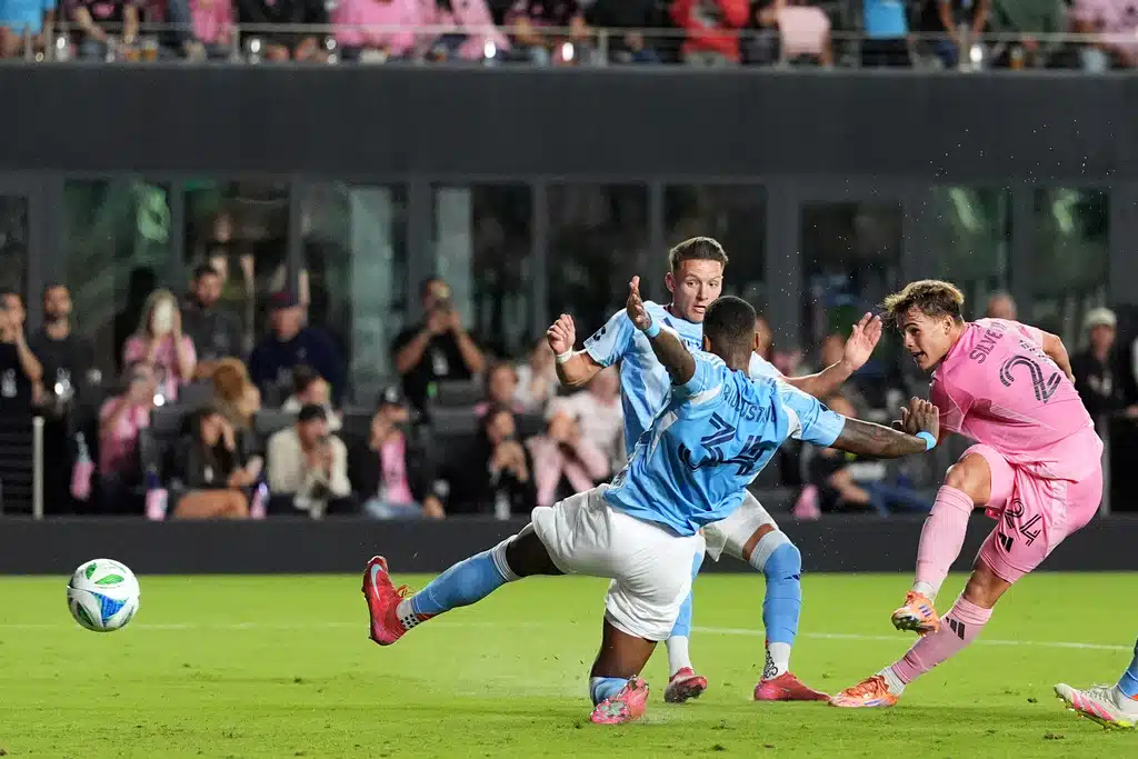 มัตเตโอ ซิลเวตติ กองหน้าดาวรุ่งอินเตอร์ ไมอามี ยิงลูกที่สาม