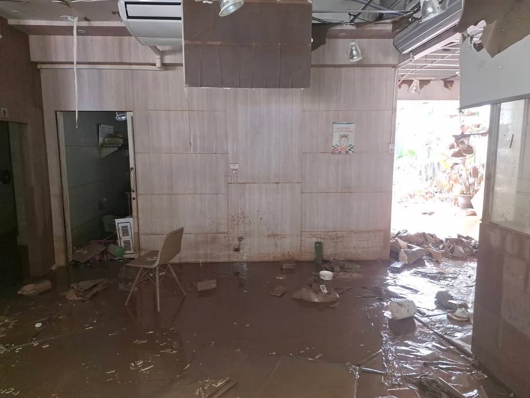 ร้านเคน ภูภูมิถูกน้ำท่วม-4